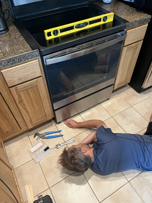 How to Level an Oven  and Other Large Kitchen Appliances